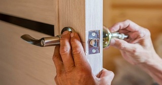 Установка и замена дверной ручки в Донецке от 296 руб. – Мастер24, монтаж фурнитуры, недорого